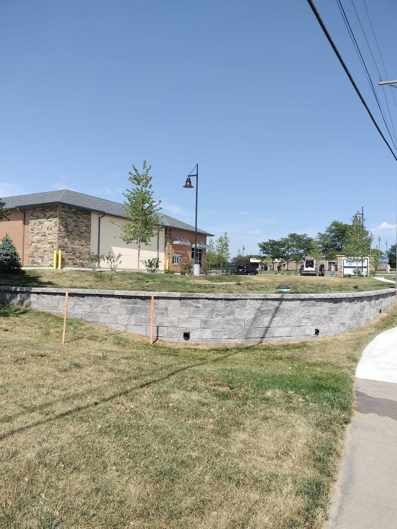 Large commercial retaining wall