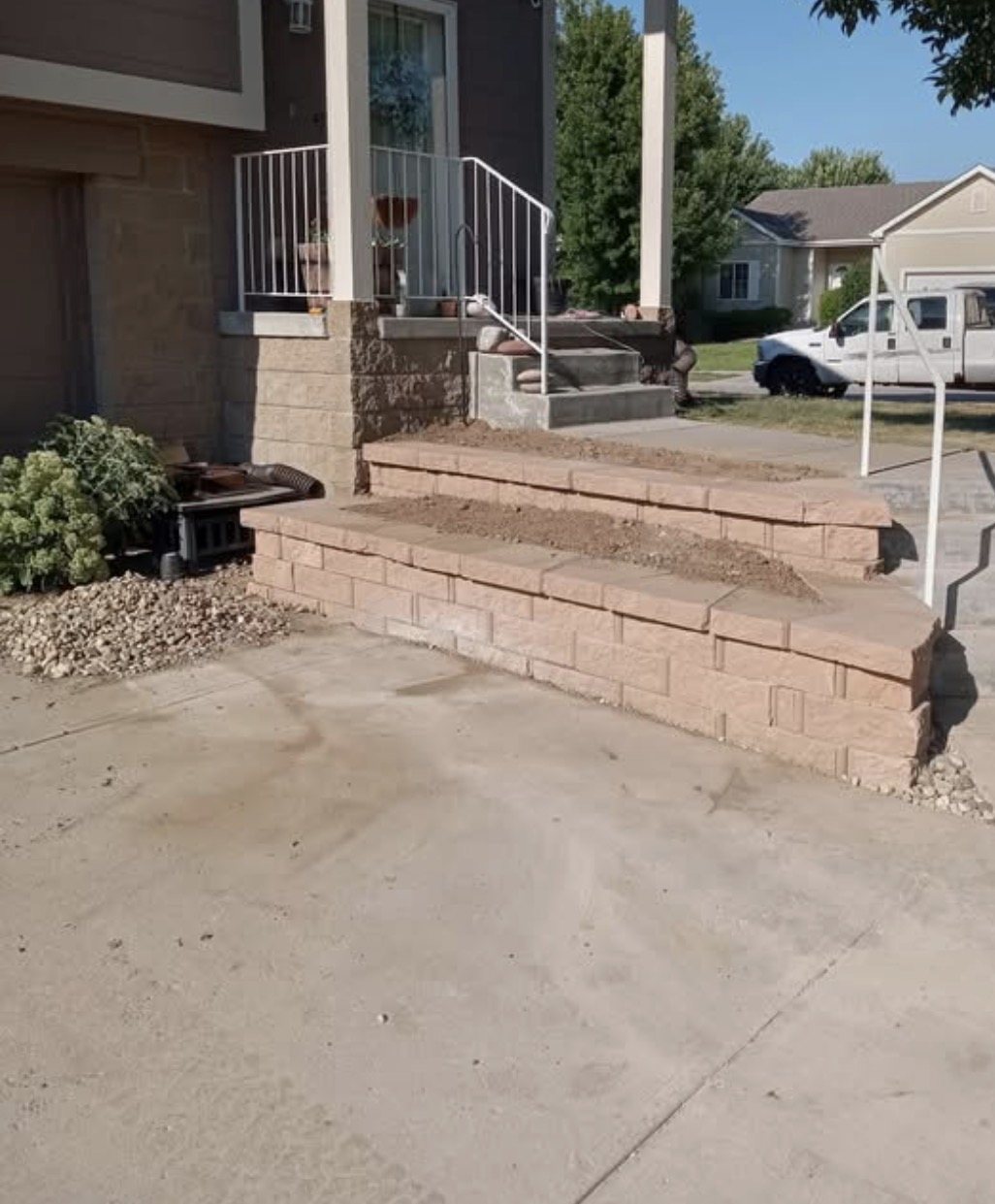 Tiered front entry retaining and planter wall